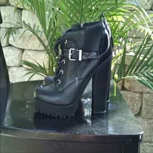 Sam Elderman circus booties size 8